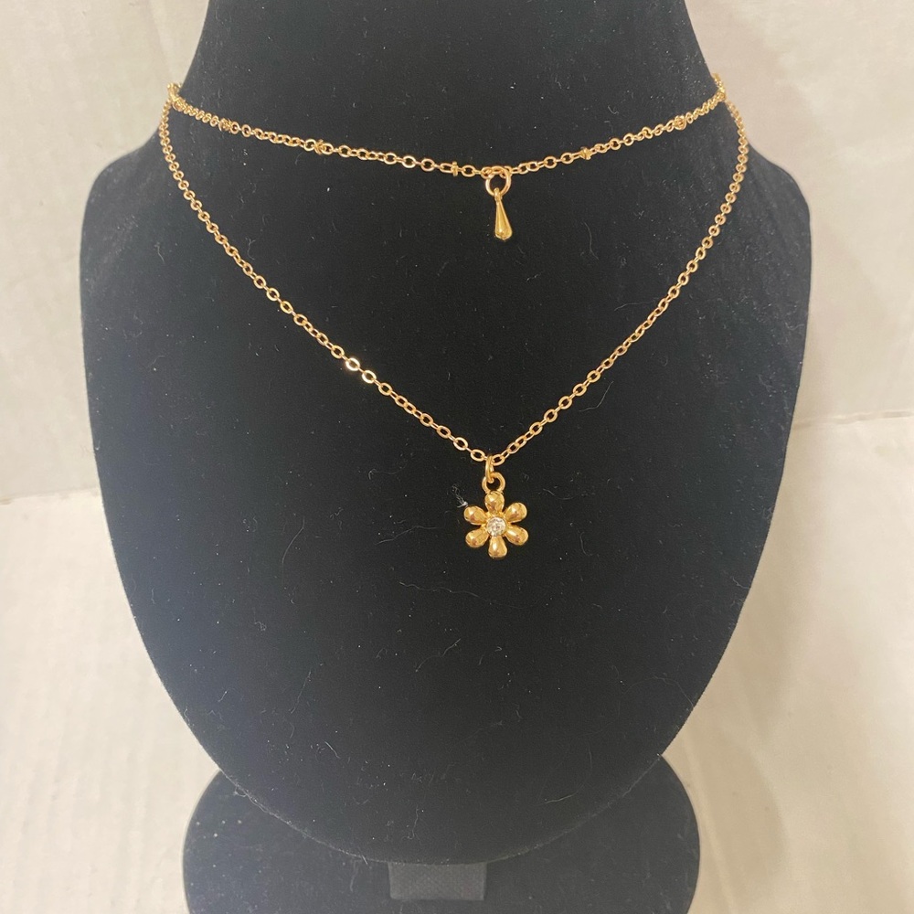 Double necklace with small flower gold plated